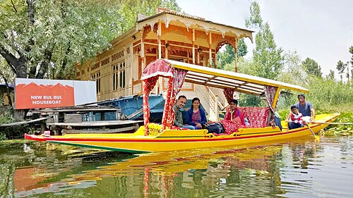 Lakeside Romance | Nigeen Houseboat Escape